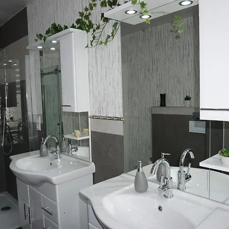 Super Erdgeschosswohnung Διαμέρισμα