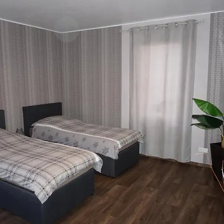 Super Erdgeschosswohnung Διαμέρισμα *